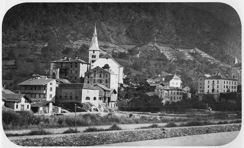 Heute durfte Whymper Zermatt verlassen und ging zu Fuss nach Visp hinunter. Dieses Foto nahm er einige Jahre später auf. Heute durfte Whymper Zermatt verlassen und ging zu Fuss nach Visp hinunter. Dieses Foto nahm er einige Jahre später auf.